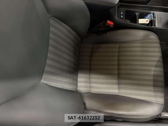 Toyota AQUA 2025-01 8769668-10