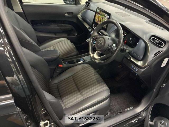 Toyota AQUA 2025-01 8769668-2