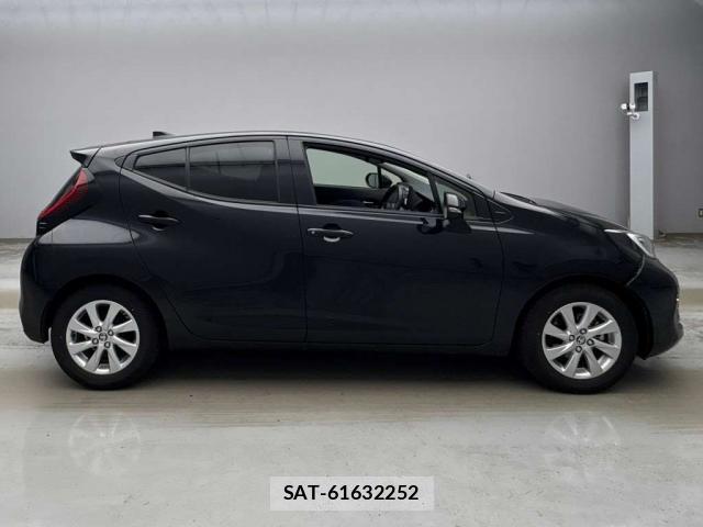 Toyota AQUA 2025-01 8769668-7