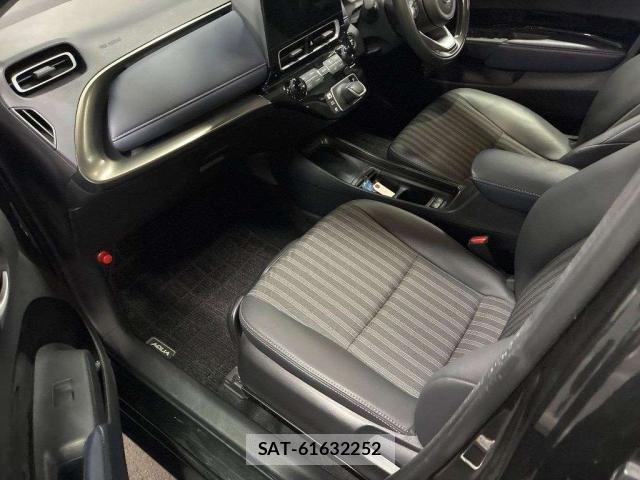 Toyota AQUA 2025-01 8769668-9