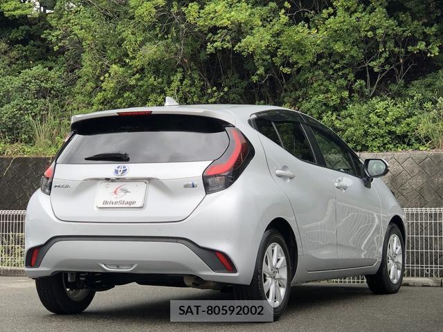 Toyota AQUA 2021-12 8769830-3