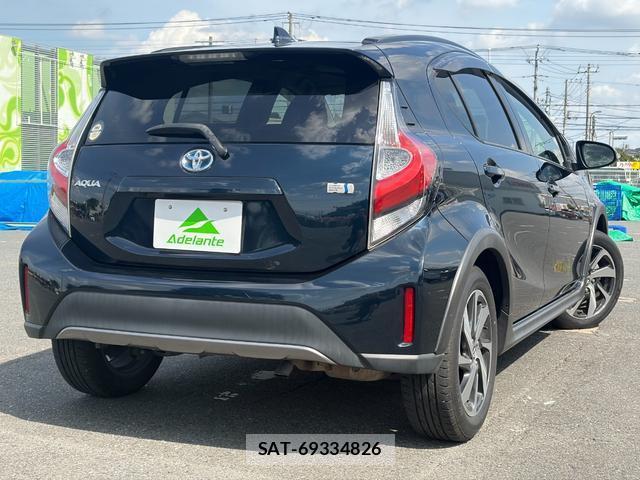 Toyota AQUA 2017-09 8769959-1
