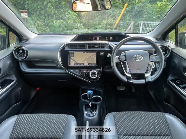 Toyota AQUA 2017-09 8769959-2