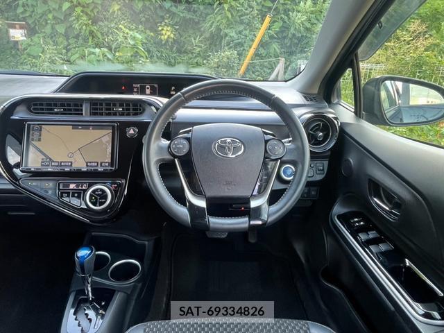 Toyota AQUA 2017-09 8769959-3