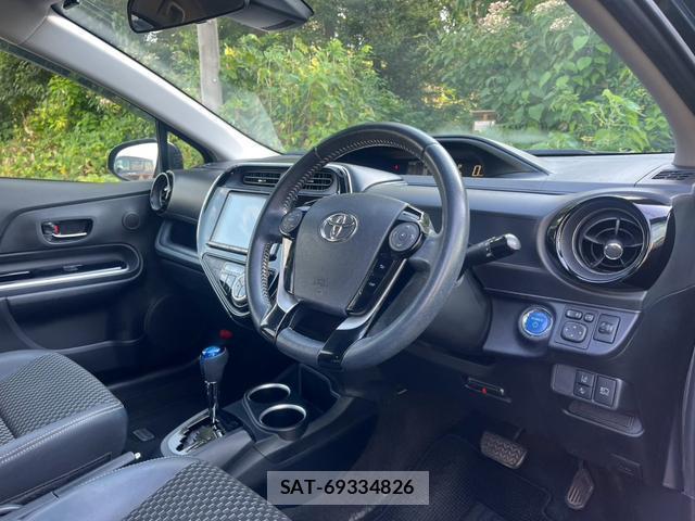 Toyota AQUA 2017-09 8769959-4