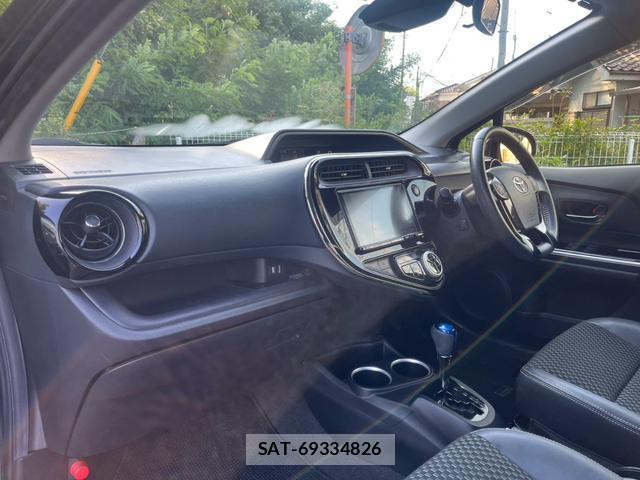 Toyota AQUA 2017-09 8769959-6