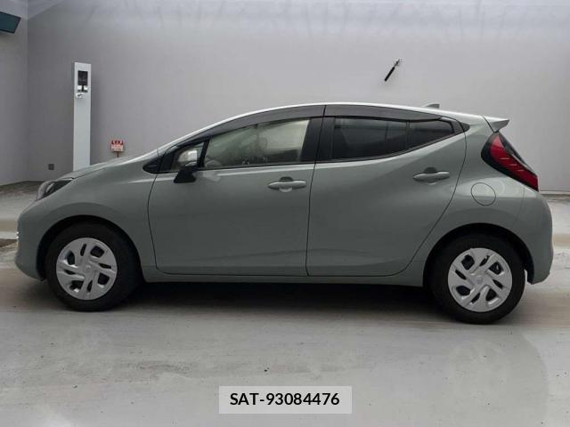 Toyota AQUA 2021-12 8770045-10