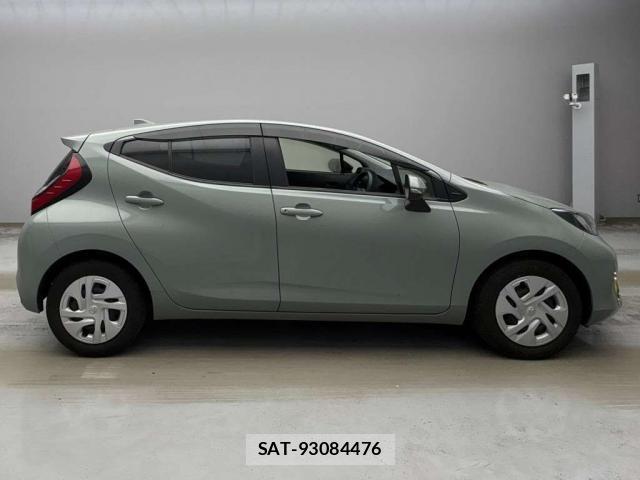 Toyota AQUA 2021-12 8770045-7
