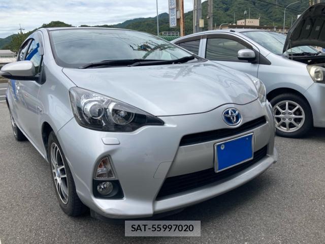 Toyota AQUA 2013-10 8770086-0
