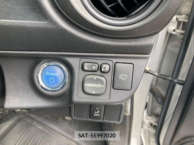 Toyota AQUA 2013-10 8770086-11
