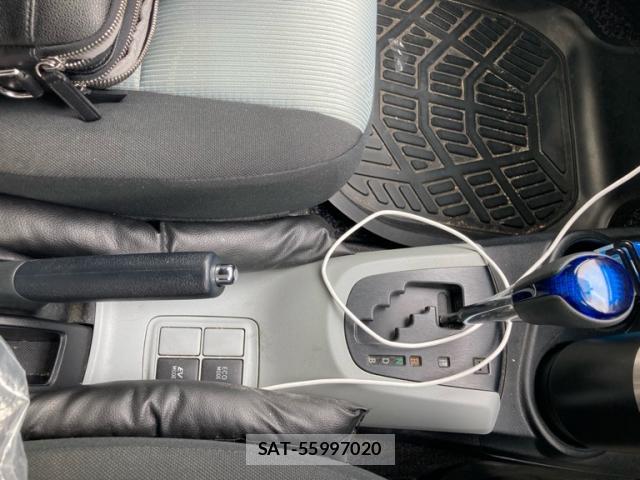 Toyota AQUA 2013-10 8770086-17