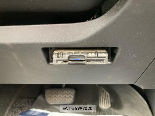 Toyota AQUA 2013-10 8770086-19
