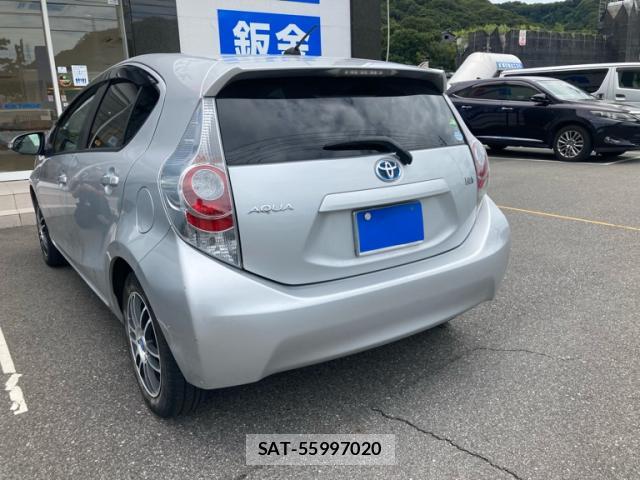 Toyota AQUA 2013-10 8770086-2