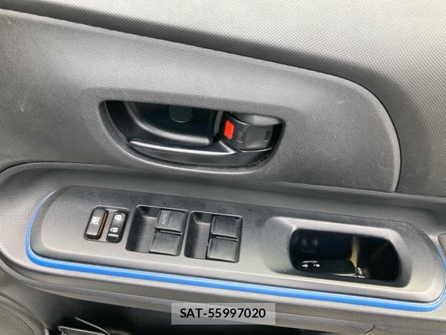 Toyota AQUA 2013-10 8770086-9