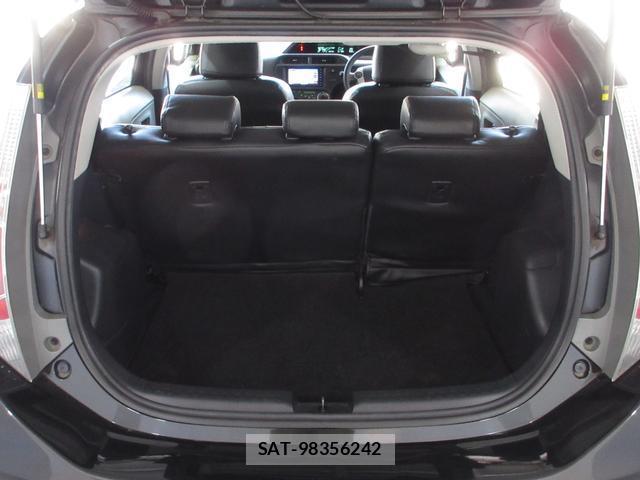 Toyota AQUA 2013-03 8770108-14