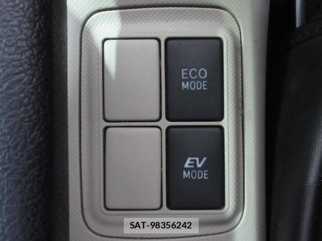 Toyota AQUA 2013-03 8770108-3