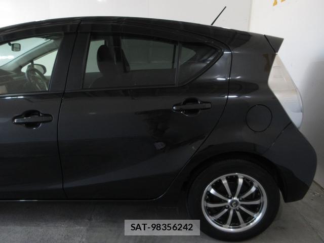 Toyota AQUA 2013-03 8770108-5