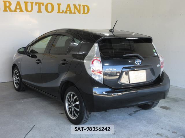 Toyota AQUA 2013-03 8770108-6