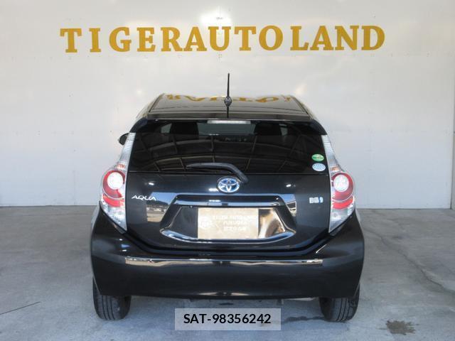 Toyota AQUA 2013-03 8770108-7
