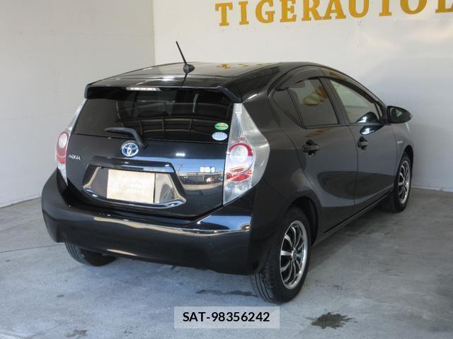 Toyota AQUA 2013-03 8770108-8