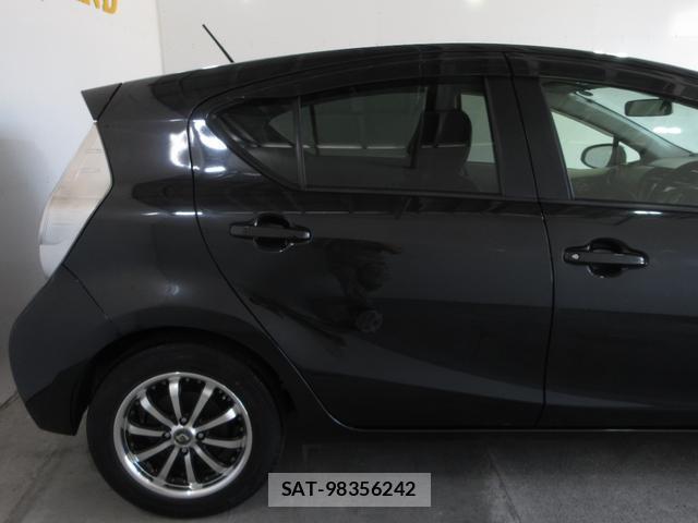 Toyota AQUA 2013-03 8770108-9
