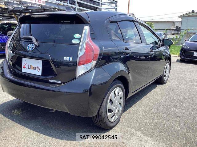 Toyota AQUA 2015-11 8770134-1