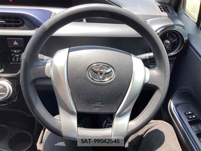 Toyota AQUA 2015-11 8770134-12