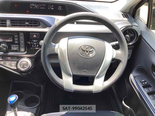 Toyota AQUA 2015-11 8770134-2