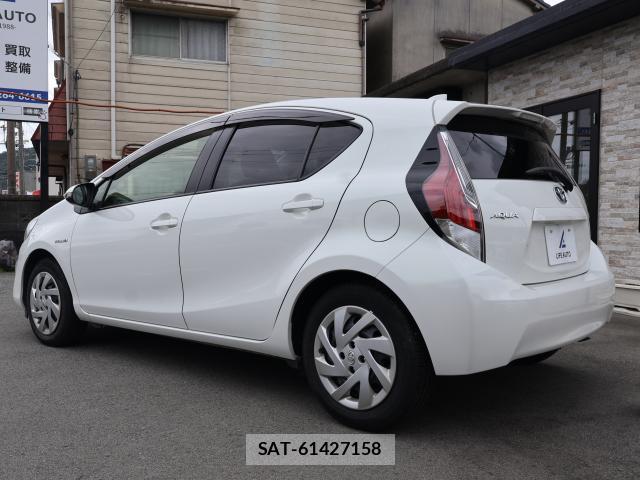 Toyota AQUA 2015-10 8770200-2