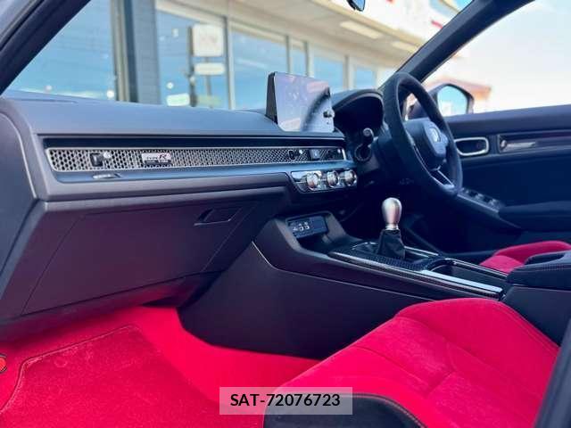 Honda CIVIC 2023-09 8770212-13