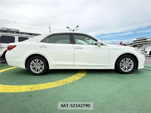 Toyota CROWN HYBRID 2013-08 8769982-2