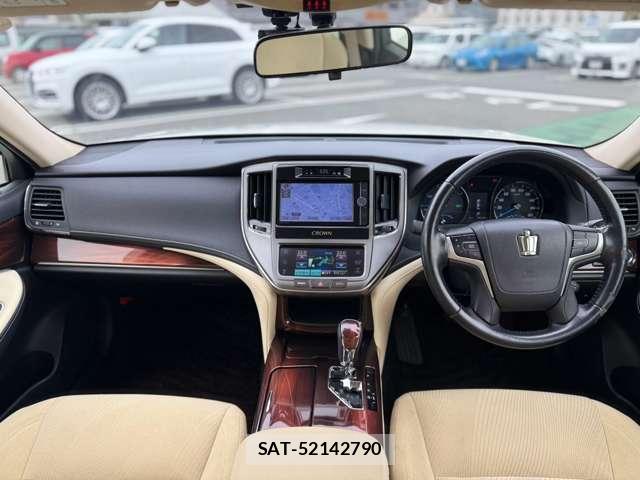 Toyota CROWN HYBRID 2013-08 8769982-3