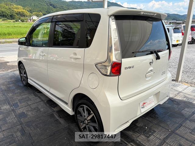 Nissan DAYZ 2015-06 8768890-1