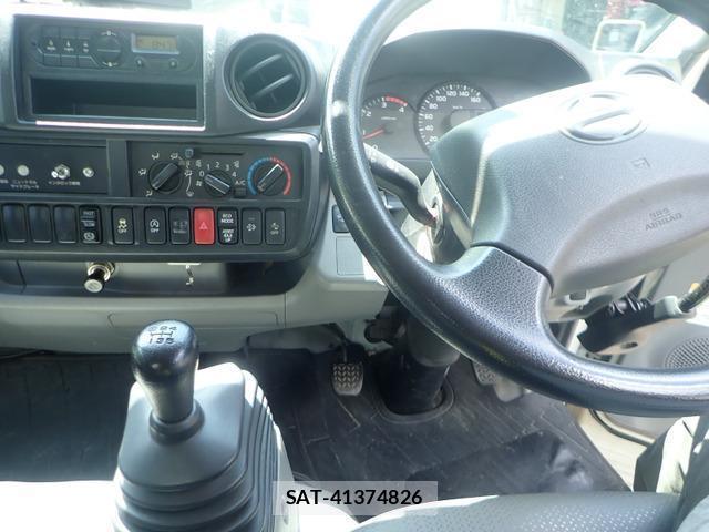 Hino DUTRO 2017-08 8770163-11