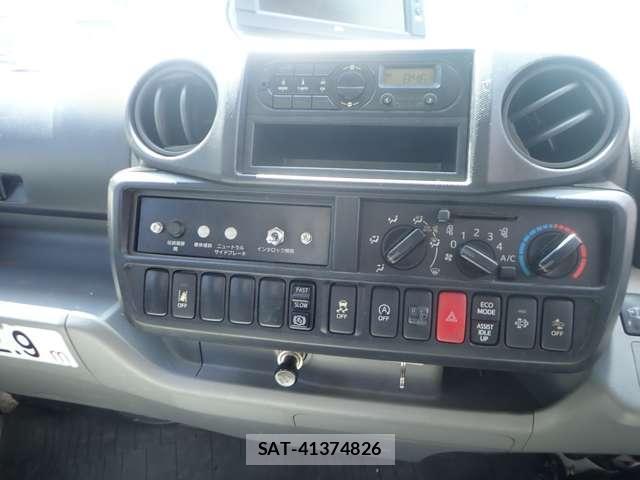 Hino DUTRO 2017-08 8770163-12