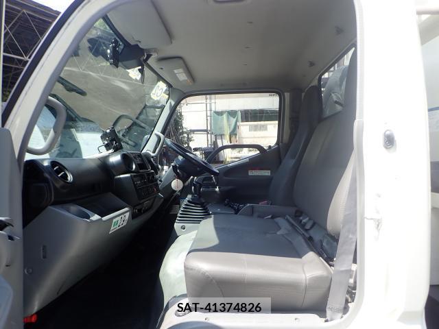 Hino DUTRO 2017-08 8770163-13