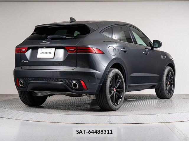 Jaguar E-PACE 2022-02 8769130-17