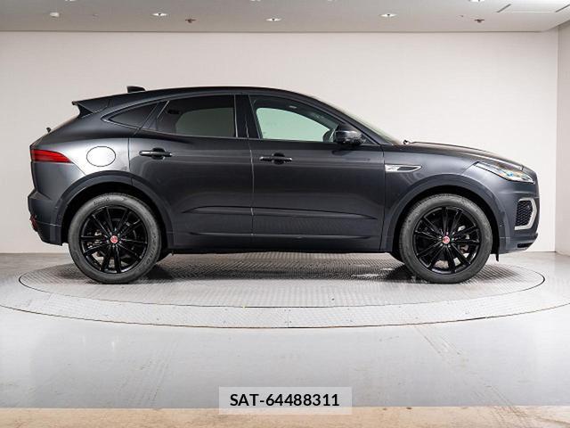 Jaguar E-PACE 2022-02 8769130-18