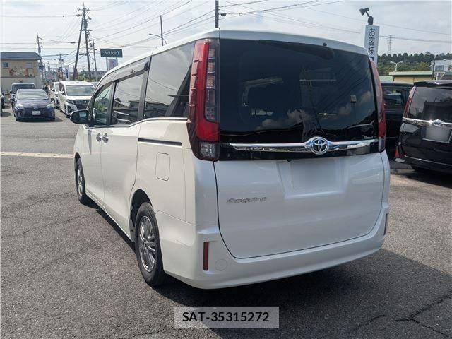 Toyota ESQUIRE 2016-09 8769634-1