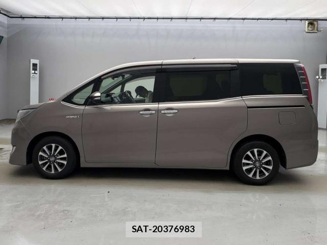 Toyota ESQUIRE 2019-03 8769682-8