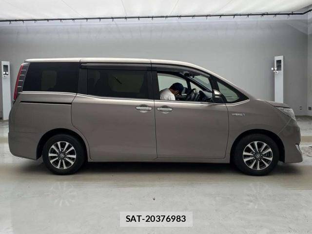 Toyota ESQUIRE 2019-03 8769682-9