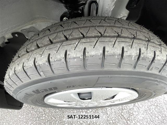 Suzuki EVERY 2026-09 8768682-18