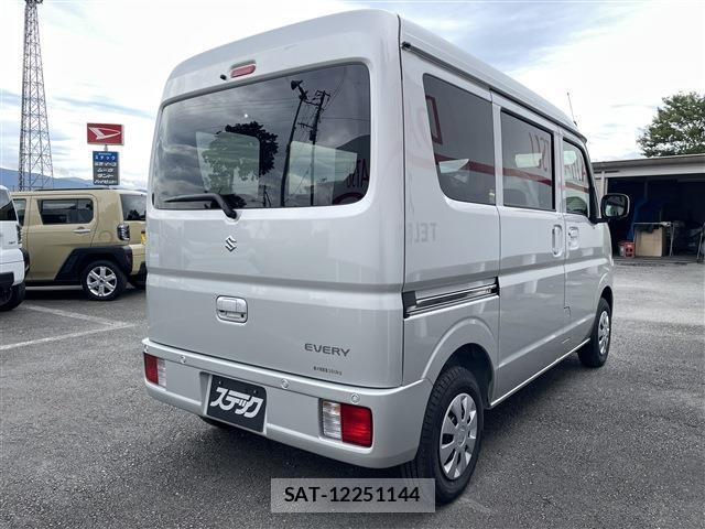 Suzuki EVERY 2026-09 8768682-3