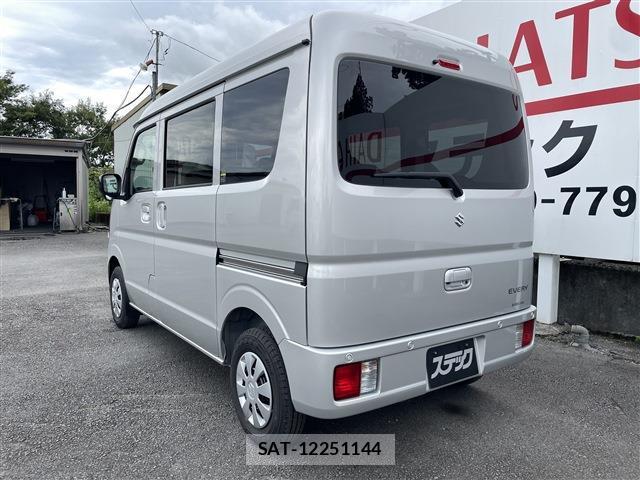 Suzuki EVERY 2026-09 8768682-5