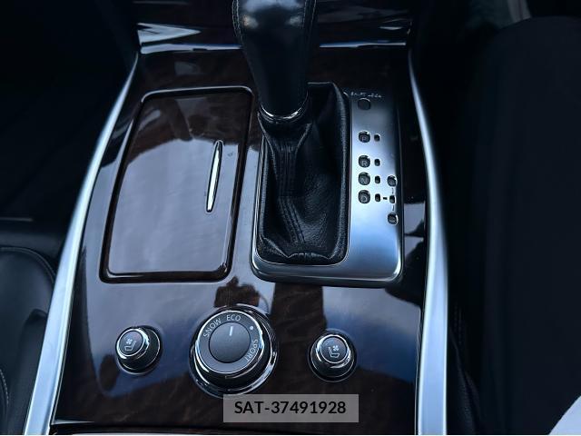 Nissan FUGA 2011-11 8769368-9
