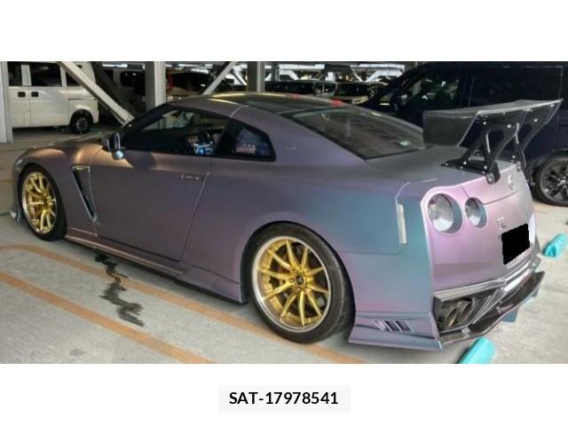 Nissan GT-R 2007-12 8769436-1