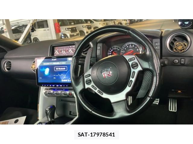 Nissan GT-R 2007-12 8769436-2