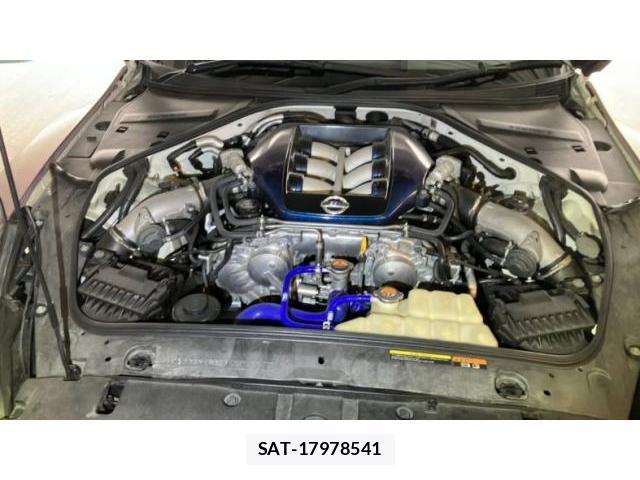Nissan GT-R 2007-12 8769436-5