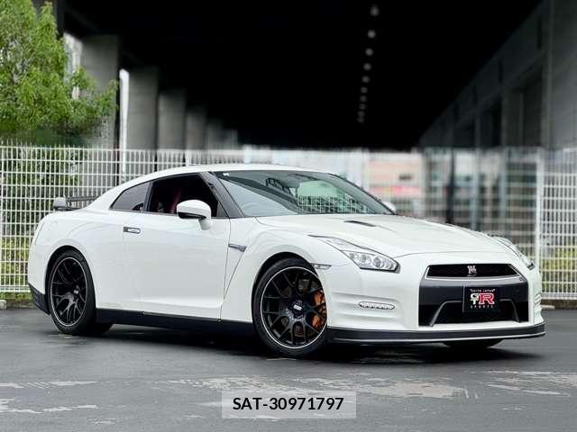 Nissan GT-R 2015-06 8770209-10