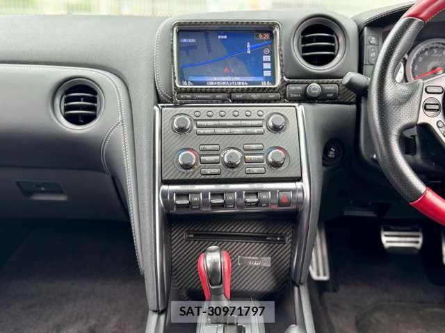Nissan GT-R 2015-06 8770209-11